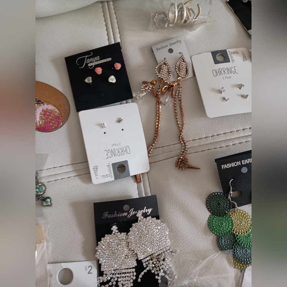 New Earings Bundle - Picture 13 of 16